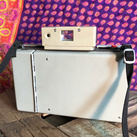 Late 60’s Polaroid Automatic 320 Land Camera - Picture 3 of 7